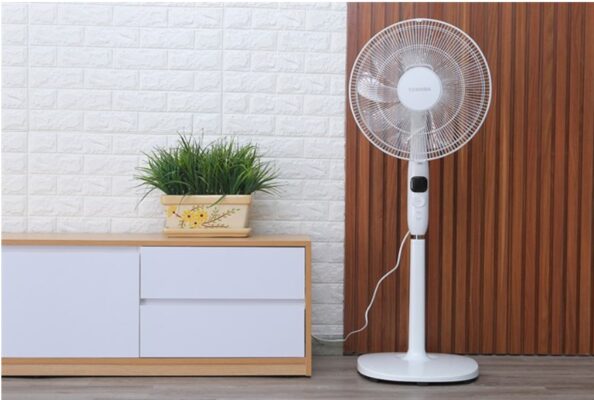 Quạt Đứng Toshiba F-LSD10(W)VN