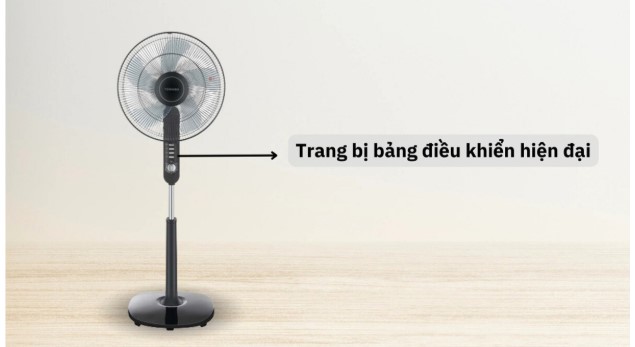 Quạt Đứng Toshiba với bảng điều khiển hiện đại